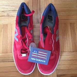 Brand new, never worn men’s new balance sneakers!